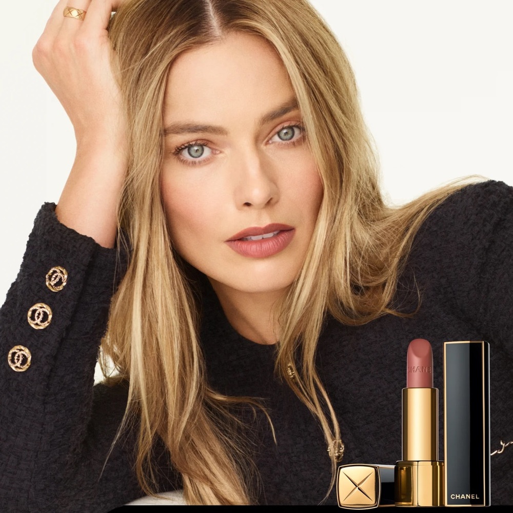 Chanel Rouge Allure Velvet Lipstick #479 - CRUSH (A brownish rosewood)